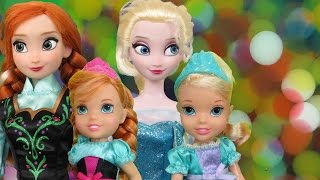 ❄️ ELSA AND ANNA Build Their NEW PALACE  Frozen Dolls [upl. by Elayne]